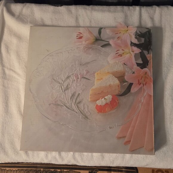 Vintage Savoir Vivre Crystal Christmas platter 13”. - Picture 1 of 4